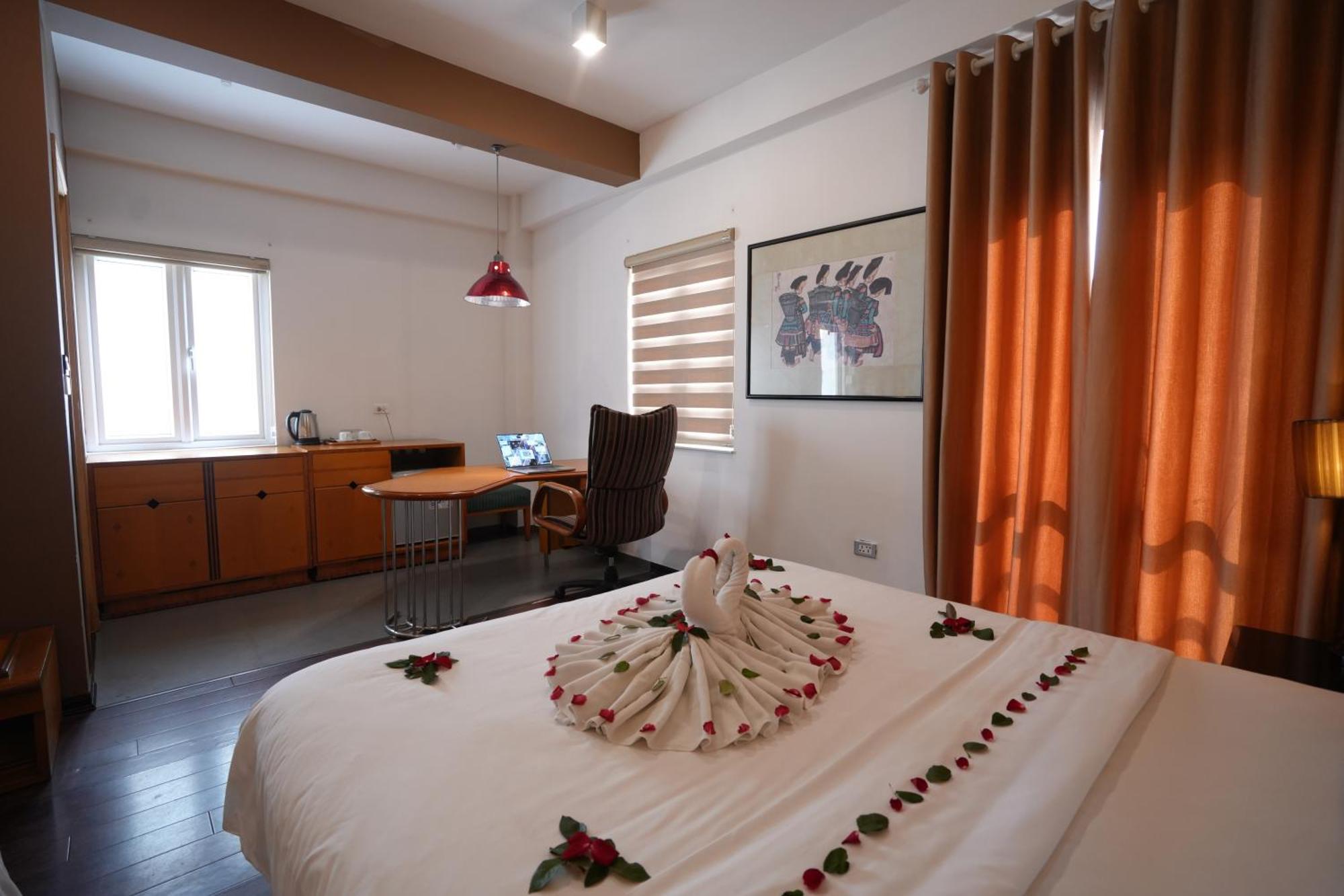 Hanoi Golden Sunshine Villa Hotel And Travel Exterior photo